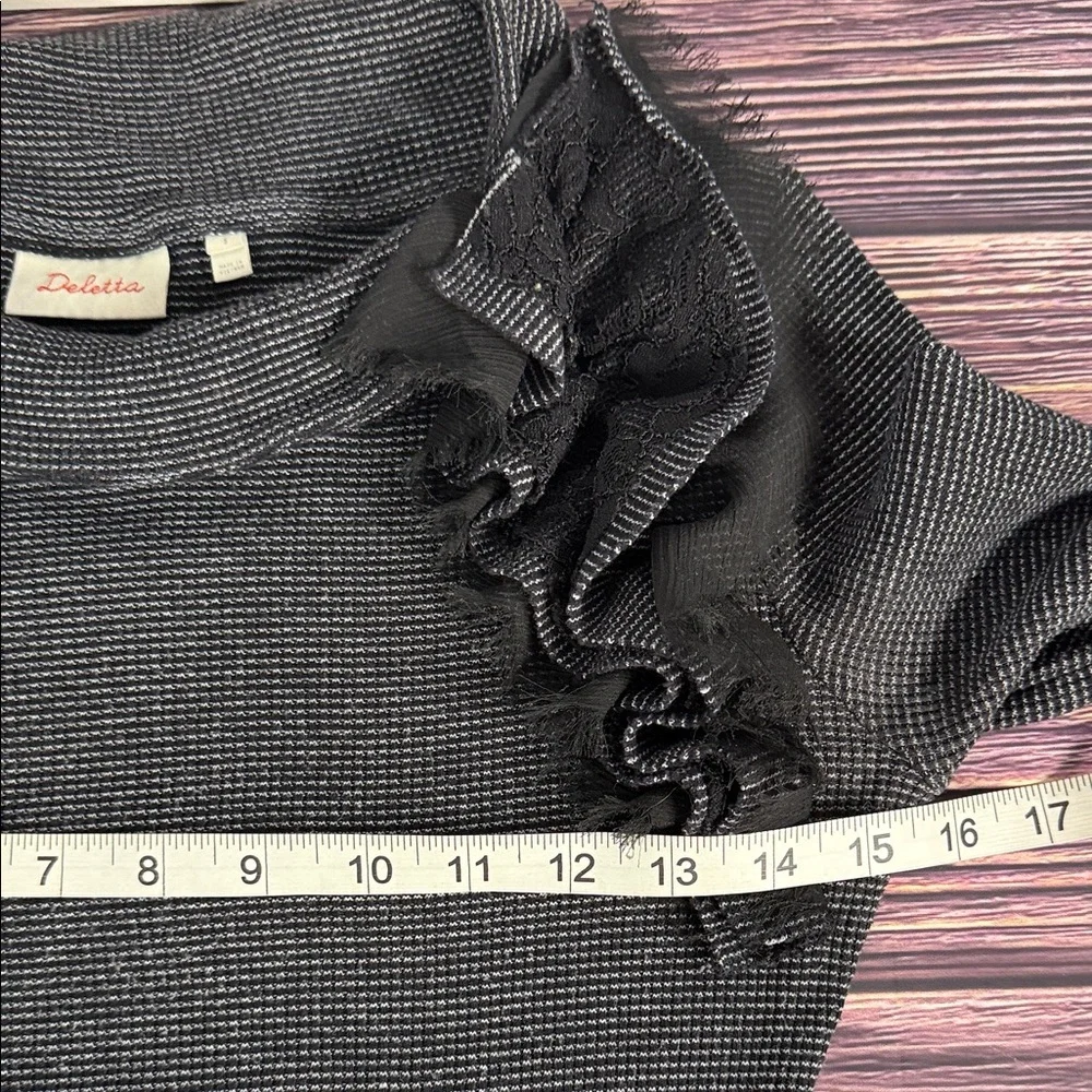 Deletta (Anthropologie) Ophelia Wafffle Charcoal 3-4‎ Sleeve Top Lace Ruffle